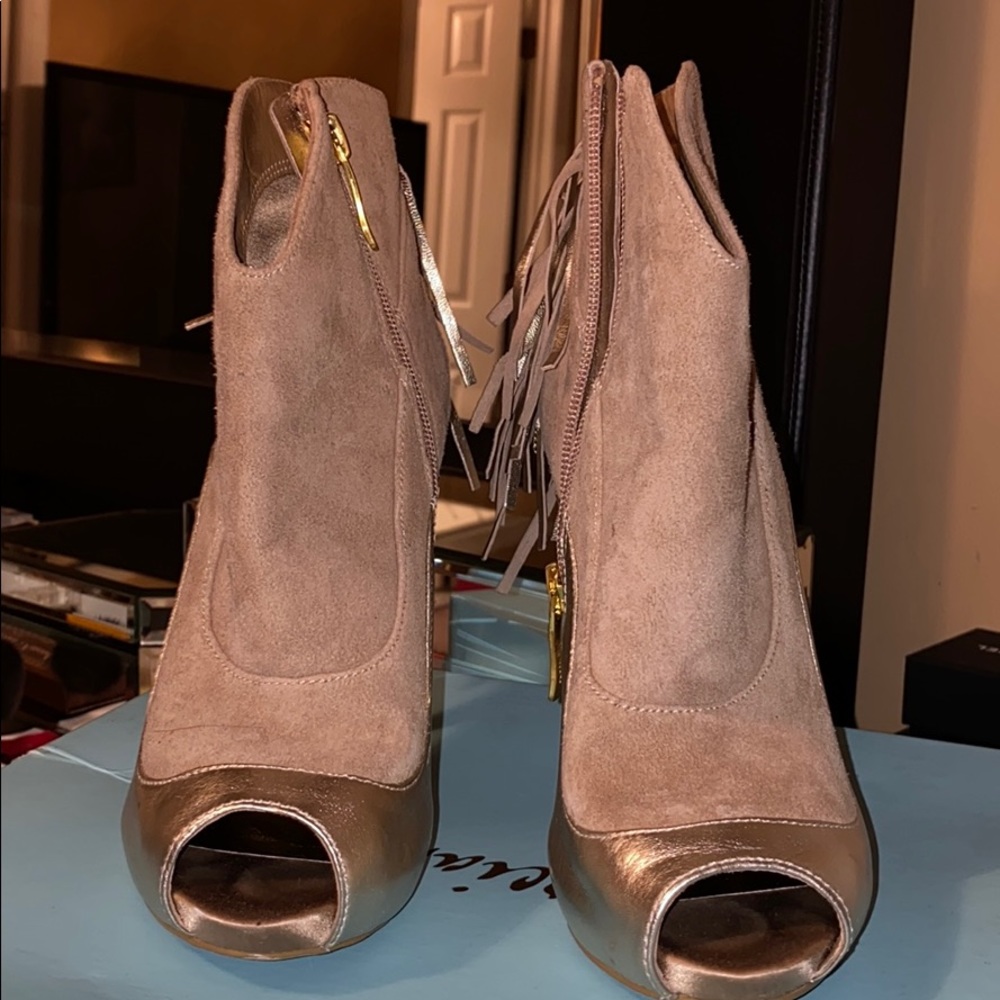 Sold!!! Not for sale Gold open toe gold fringe ankle boot 6